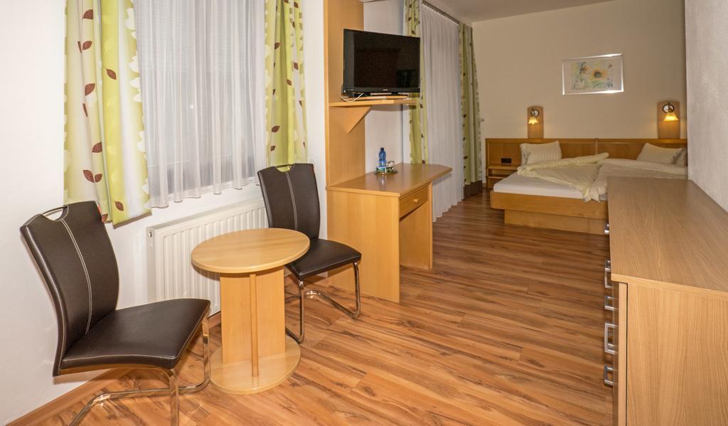 Haus Stampfer Hotel Weissensee Buitenkant foto